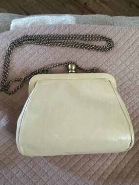 NWOT. HOBO vintage mini kisslock crossbody. Creme smooth leather